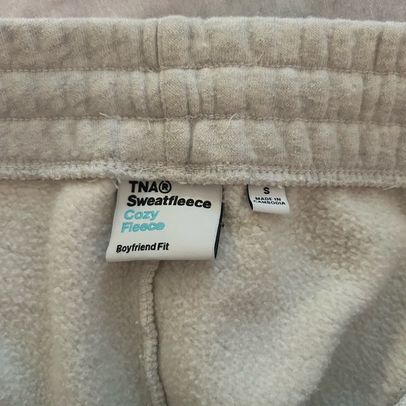 Heather grey aritzia sweatpants - Picture 4 of 4